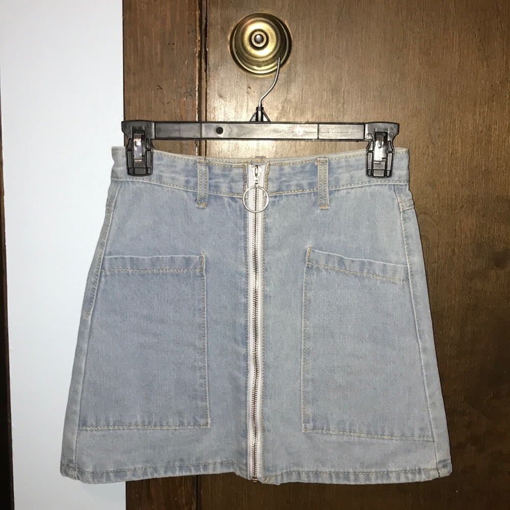 Zipper down jean skirt